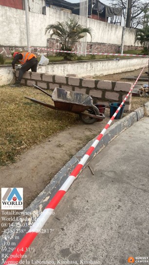 Pendant les travaux - Station-service Selembao: Démolition des murets et bordures endommagés et construction des murets et pose des bordures
