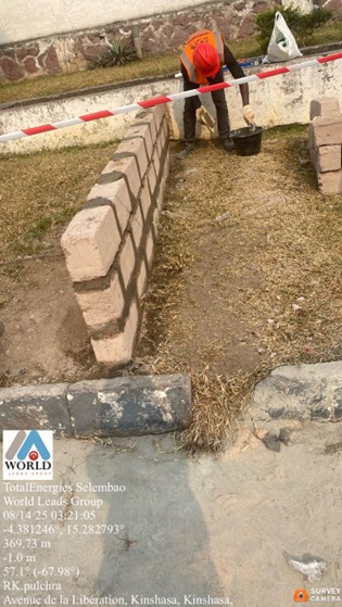 Pendant les travaux - Station-service Selembao: Démolition des murets et bordures endommagés et construction des murets et pose des bordures
